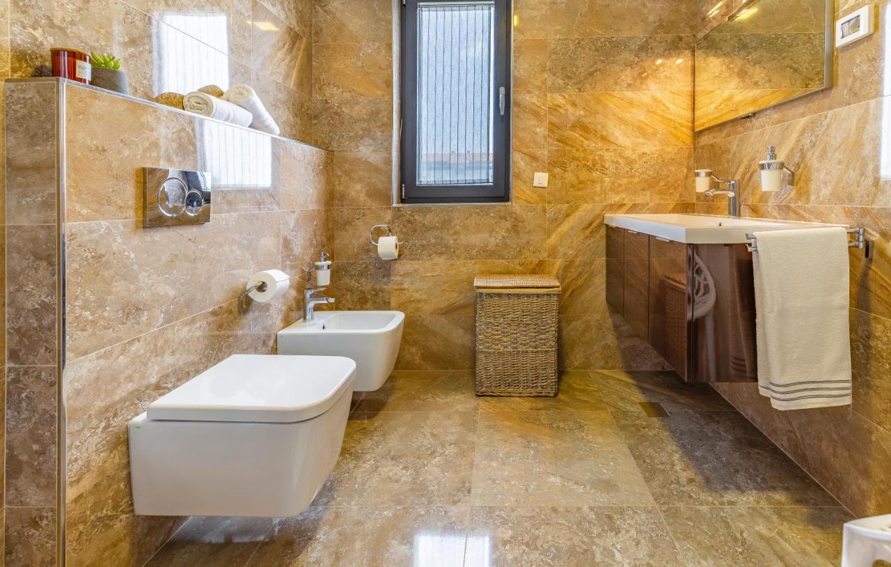 Paradiso Luxury Apartment, Ровінь Екстер'єр фото