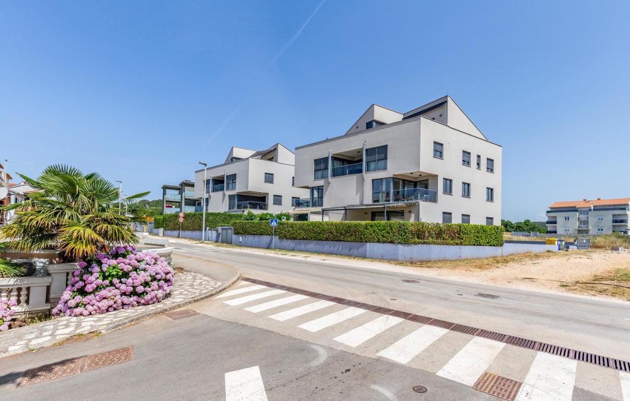 Paradiso Luxury Apartment, Ровінь Екстер'єр фото